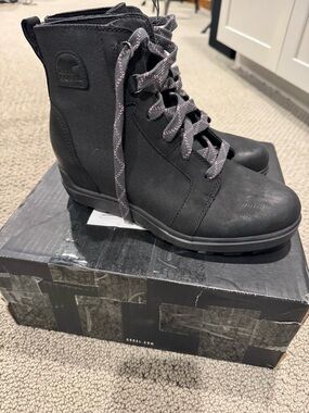 Sorel Black Lace-Up Wedge Ankle Boots